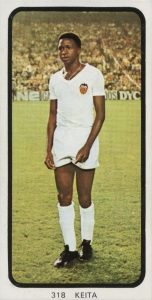 Campeonato de Liga 1973-74. Salif Keita (Valencia CF). Editorial Ruiz Romero. 📸 José Hernández Madrid