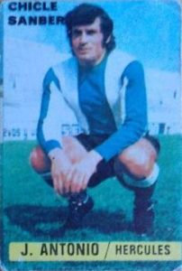 Liga 1974-75. José Antonio (Hércules C.F.) Chicle Sanber. 📸: Grupo de Facebook Nuestros álbumes de cromos.