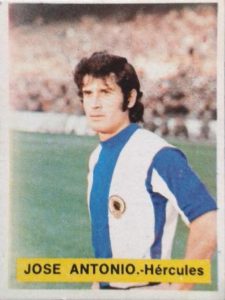 Liga 1975-76. José Antonio (Hércules C.F.) Ediciones Fini. 📸: Grupo de Facebook Nuestros álbumes de cromos.