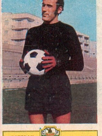 Liga 73-74. Estebán (Elche C.F.). Ediciones Este. 📸: Toni Izaro.