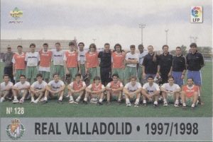 Las fichas de la Liga 97-98. Nº 128. Plantilla del Real Valladolid (Real Valladolid). Editorial Mundicromo.