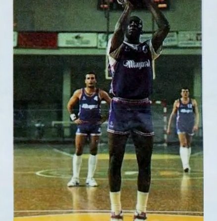 Basket Cromos 88-89. Mike Smith (Mayoral Maristas). Editorial J. Merchante – Bollycao. 📸: Fernando Lozano.