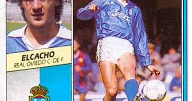 Liga 89-90. Elcacho (Real Oviedo). Ediciones Este. 📸: Toni Izaro.