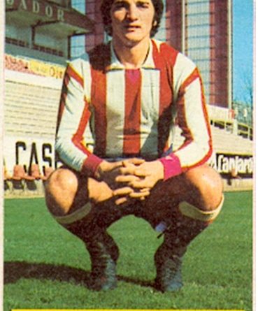 Liga 74-75. Redondo (Sporting de Gijón). Ediciones Este. 📸: Toni Izaro.