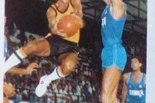 Baloncesto 1988. Salva Díez (Caja Canarias). Ediciones J. Merchante. 📸: Paco Jiménez.