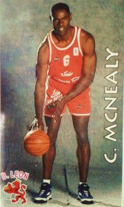 Liga ACB 1996-97. Chris McNealy (C. B. León). Editorial Mundicromo. 📸: José Ángel Muñoz Bernárdez.