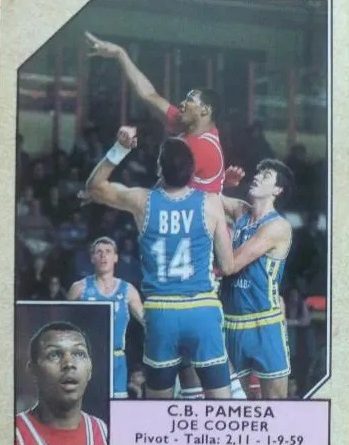 Baloncesto 1988-89. Joe Cooper (Pamesa Valencia). Editorial J. Merchante. 📸: Roberto Ordoñez Puerto.