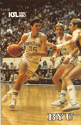NCAA 1983-84 Devin Durrant (Brigham Young University). Card BYU Cougars. 📸: Felipe Moreno Ruiz.