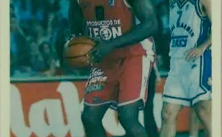 ACB 1995-96. Bryan Sallier (C. B. León). Editorial Mundicromo. 📸: Josué Hernández Pérez.