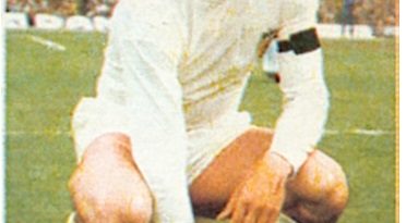 Liga 74-75. Barrachina (Valencia C.F.). Ediciones Este. 📸: Toni Izaro.