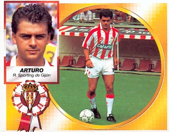 Liga 94-95. Arturo (Real Sporting de Gijón). Ediciones Este. 📸: Toni Izaro.