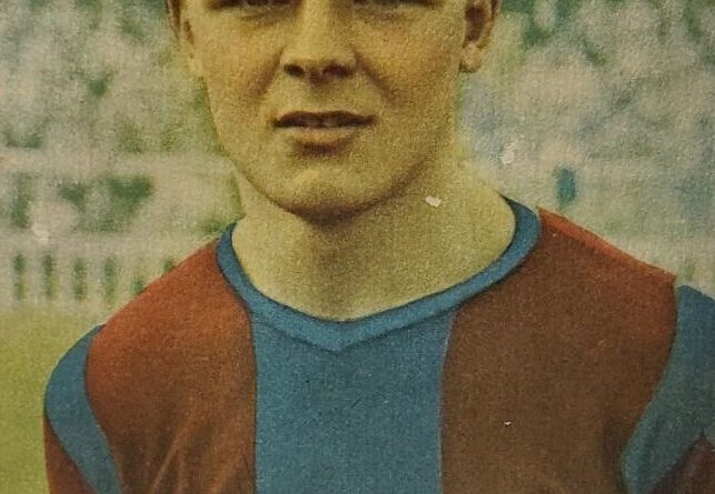 Liga 1950-51. Kubala (F. C. Barcelona). Castellbranch. 📸: Juan Pérez Guillén.