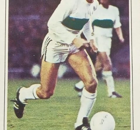 Liga 77-78. Finarolli (Elche C.F.). Editorial Pacosa. 📸: Julián Pardo.